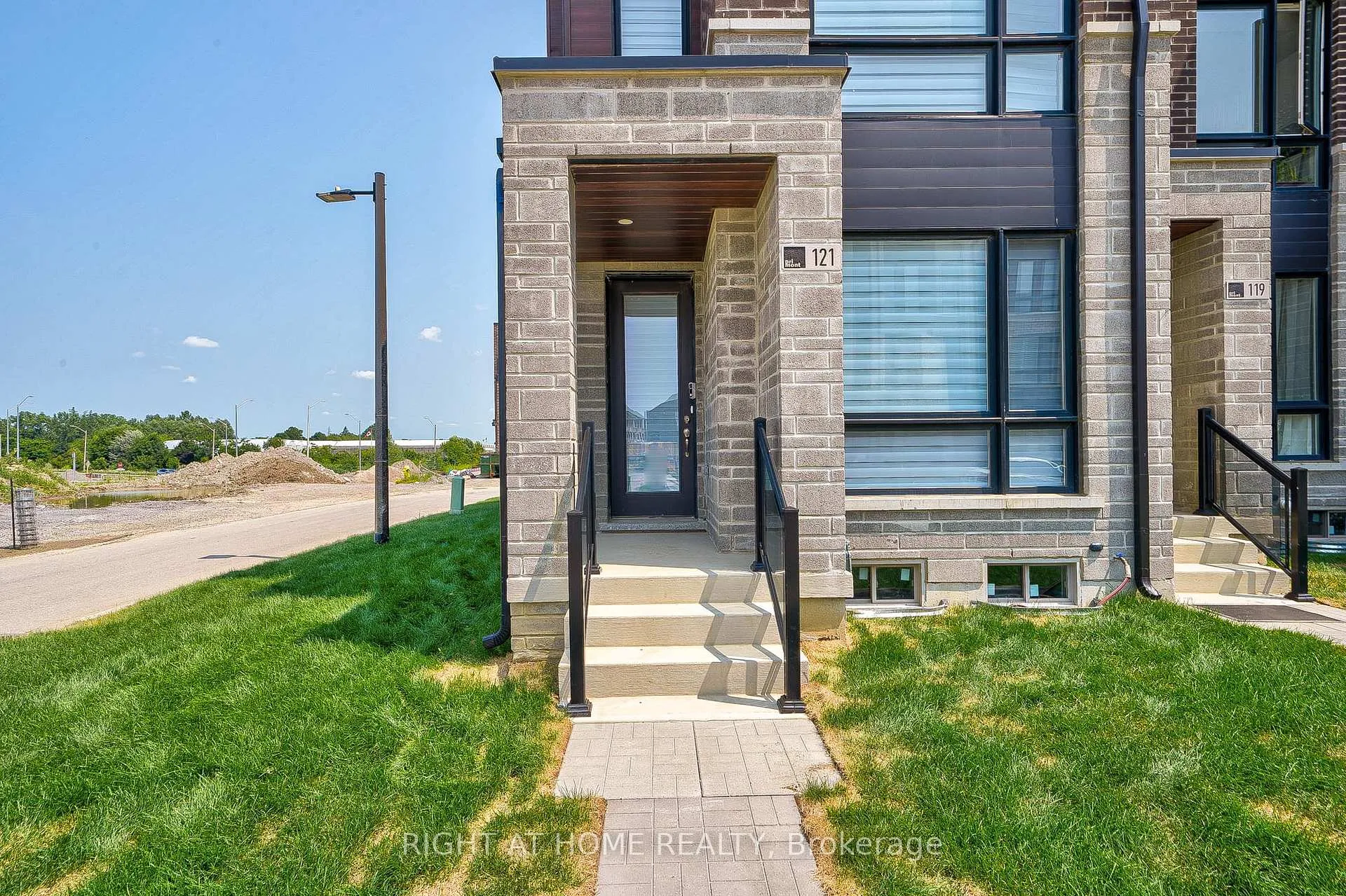 Photo 4 of 121 Stauffer Crescent, Markham, Cornell — HOMEH