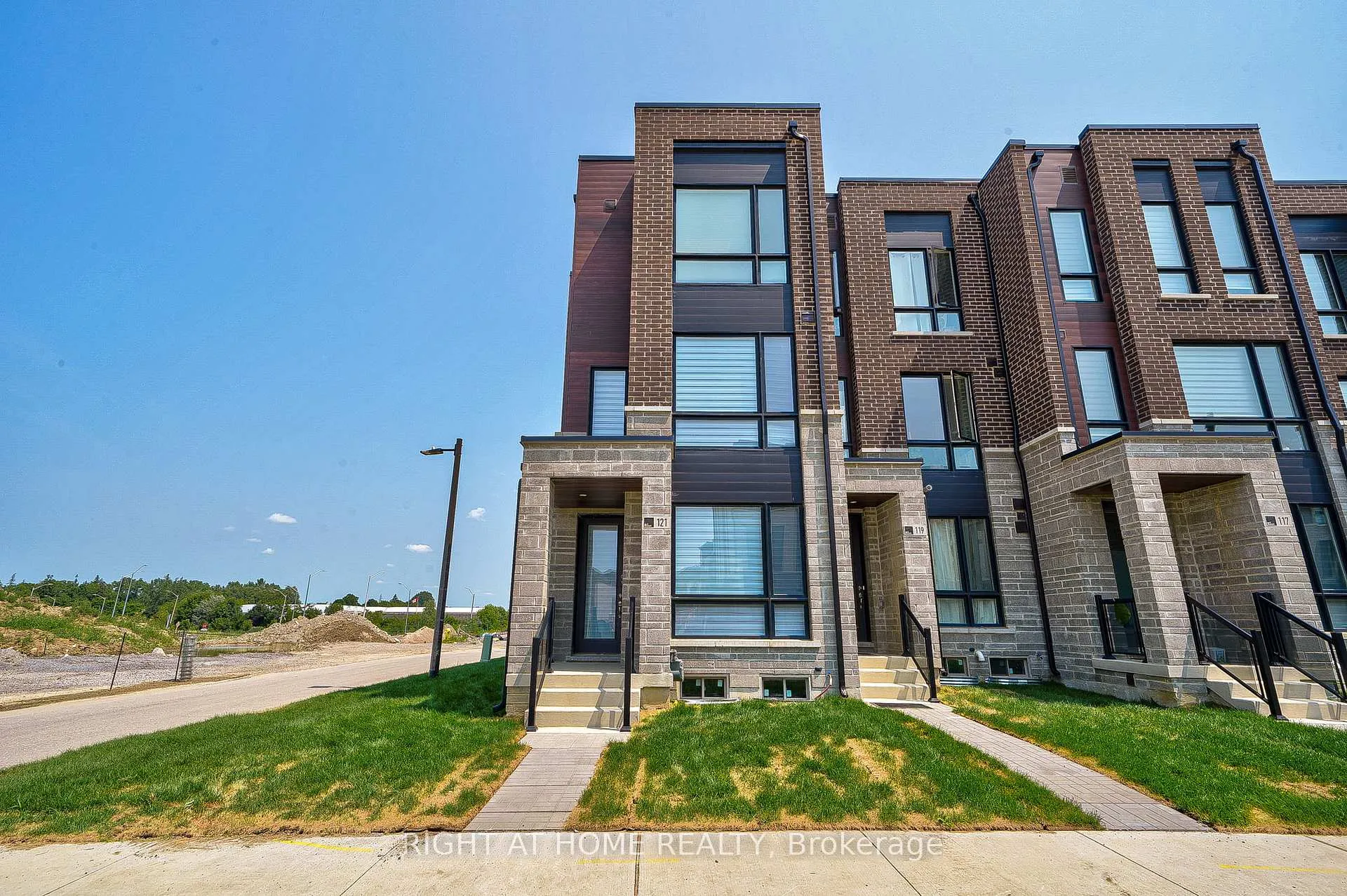 Photo 5 of 121 Stauffer Crescent, Markham, Cornell — HOMEH