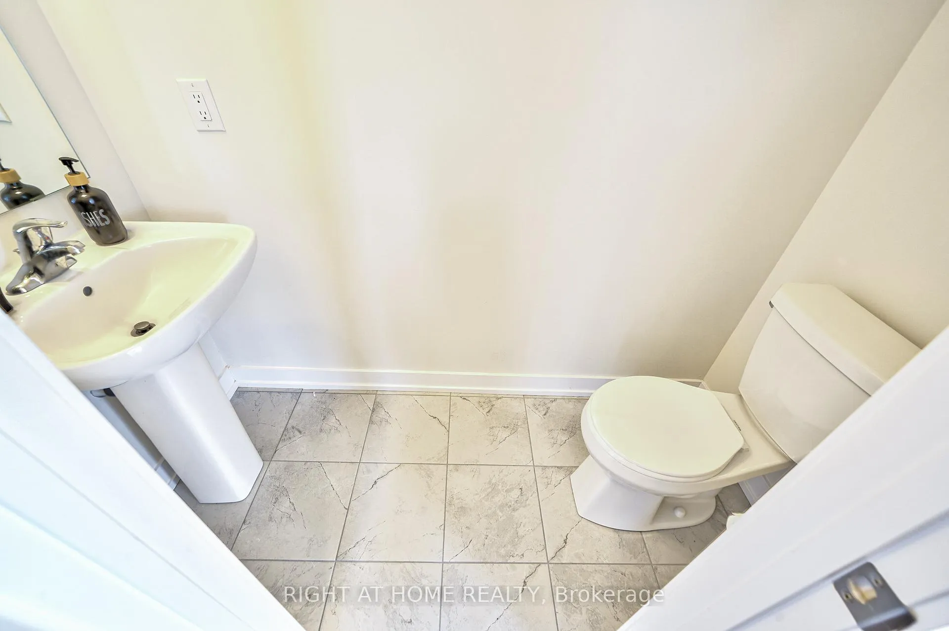 Photo 15 of 121 Stauffer Crescent, Markham, Cornell — HOMEH