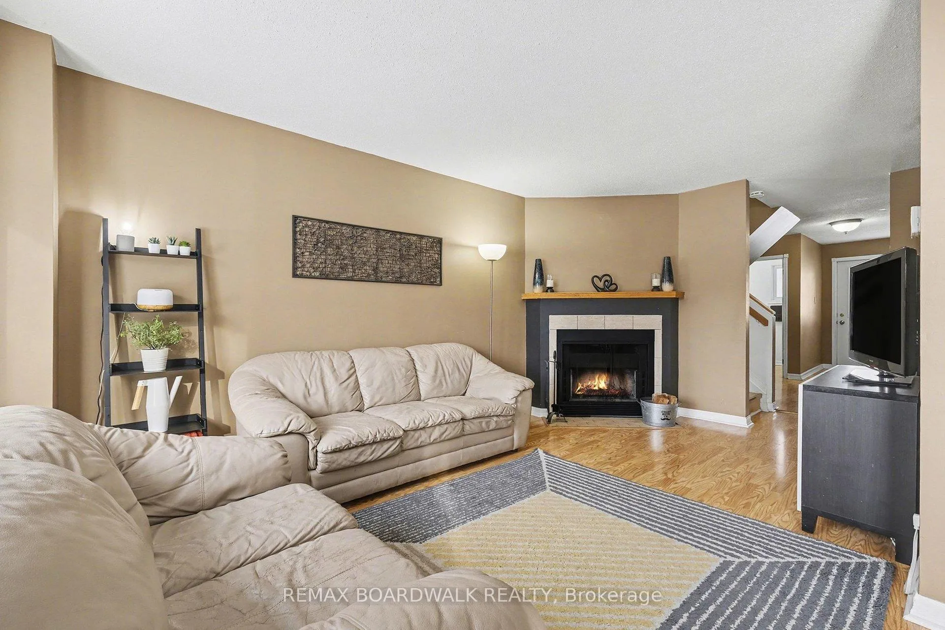 Photo 3 of 448 Valade Crescent, Ottawa, Fallingbrook/Pineridge — HOMEH