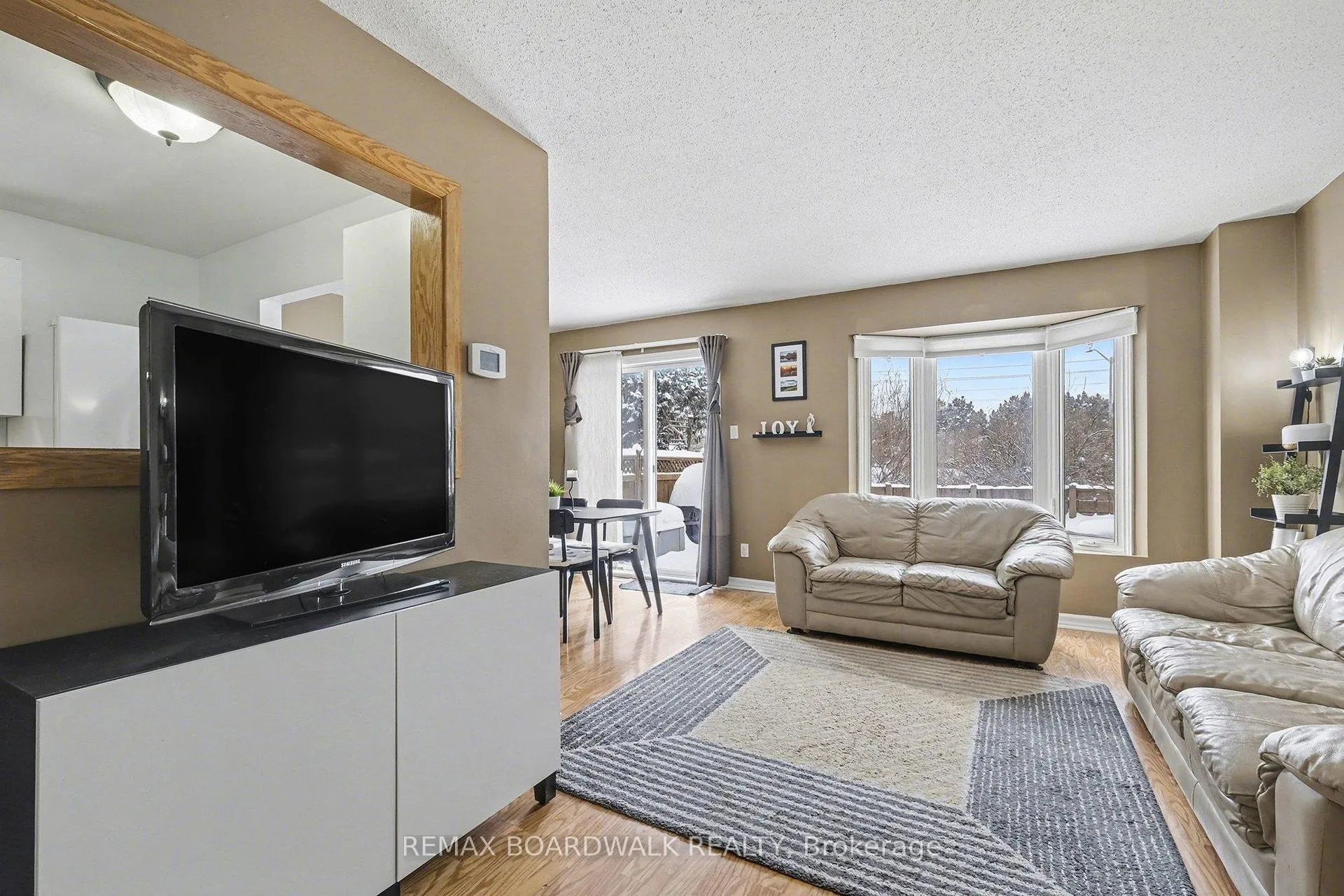 Photo 5 of 448 Valade Crescent, Ottawa, Fallingbrook/Pineridge — HOMEH