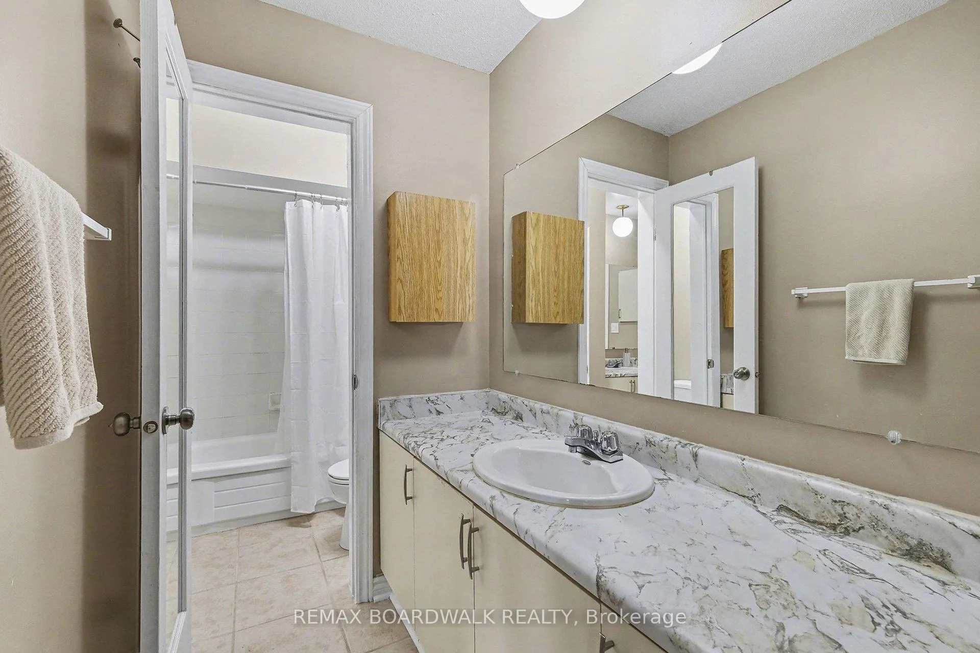 Photo 14 of 448 Valade Crescent, Ottawa, Fallingbrook/Pineridge — HOMEH
