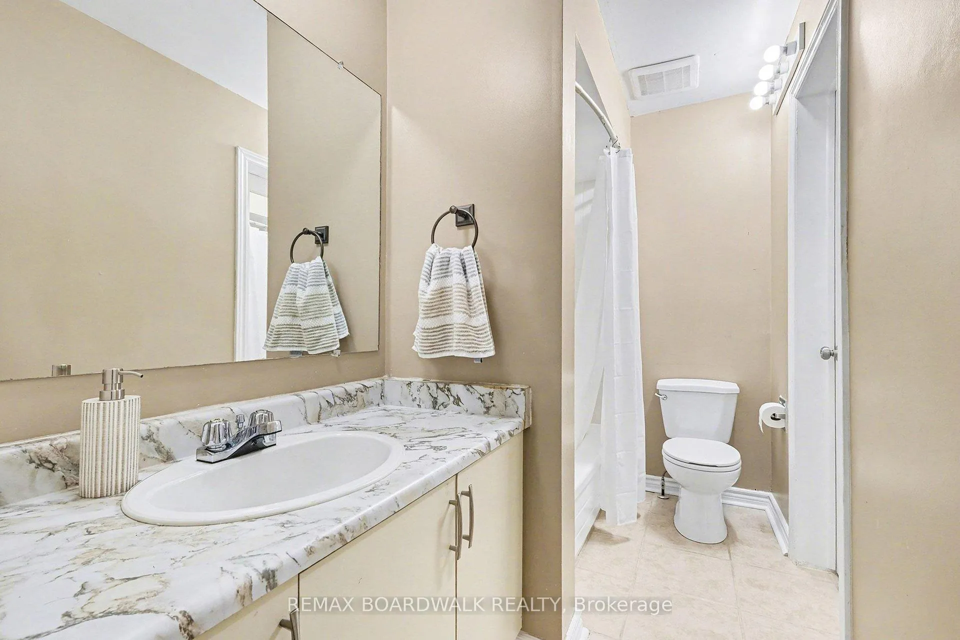 Photo 15 of 448 Valade Crescent, Ottawa, Fallingbrook/Pineridge — HOMEH