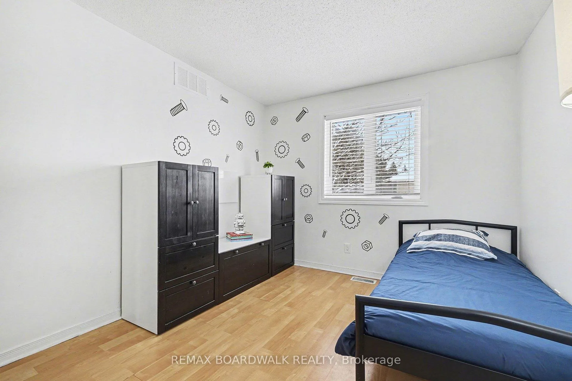 Photo 18 of 448 Valade Crescent, Ottawa, Fallingbrook/Pineridge — HOMEH