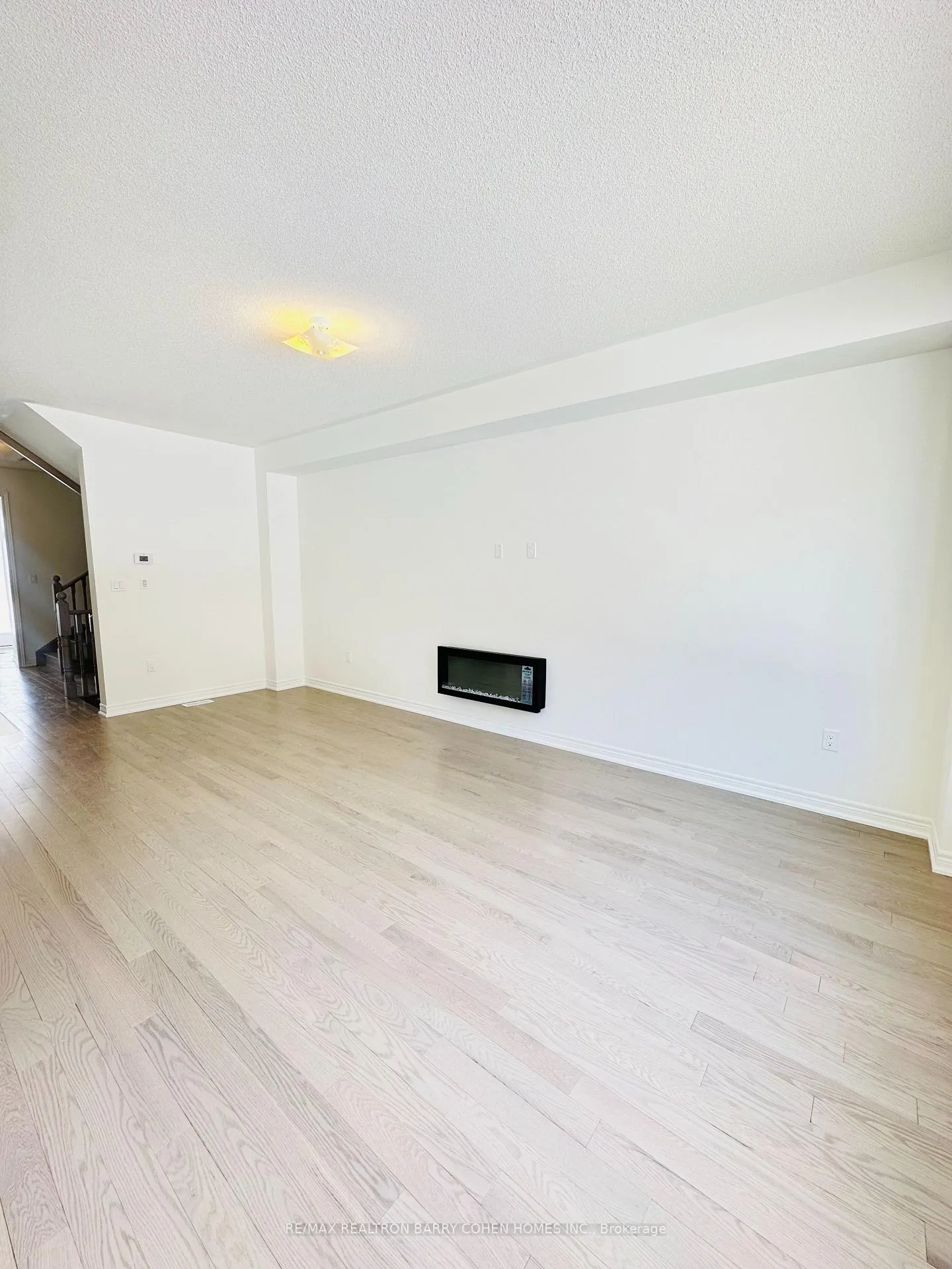 Photo 4 of 2908 Starlight Drive, Pickering, Rural Pickering — HOMEH