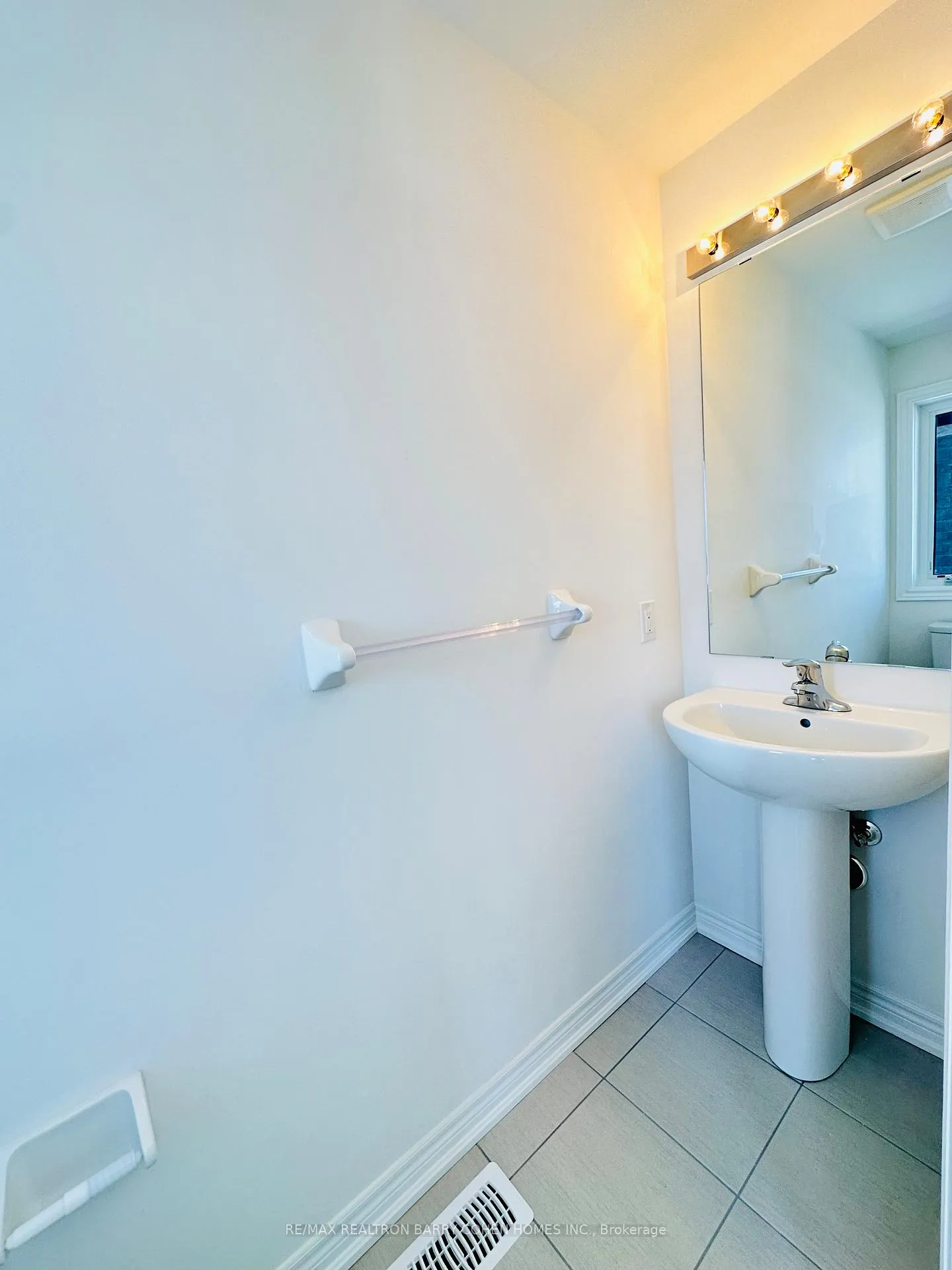 Photo 8 of 2908 Starlight Drive, Pickering, Rural Pickering — HOMEH