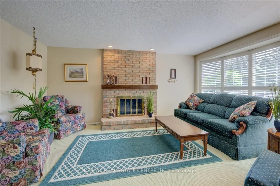 Photo 3 of Unit 4, 493 Beechwood Drive, Waterloo — HOMEH