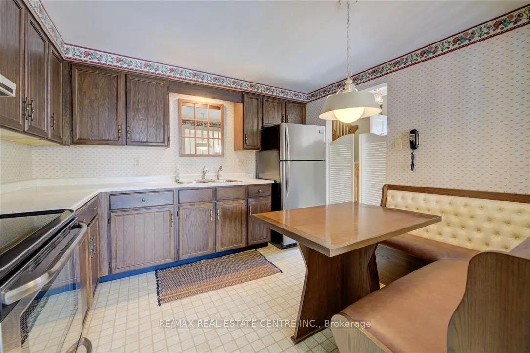 Photo 7 of Unit 4, 493 Beechwood Drive, Waterloo — HOMEH