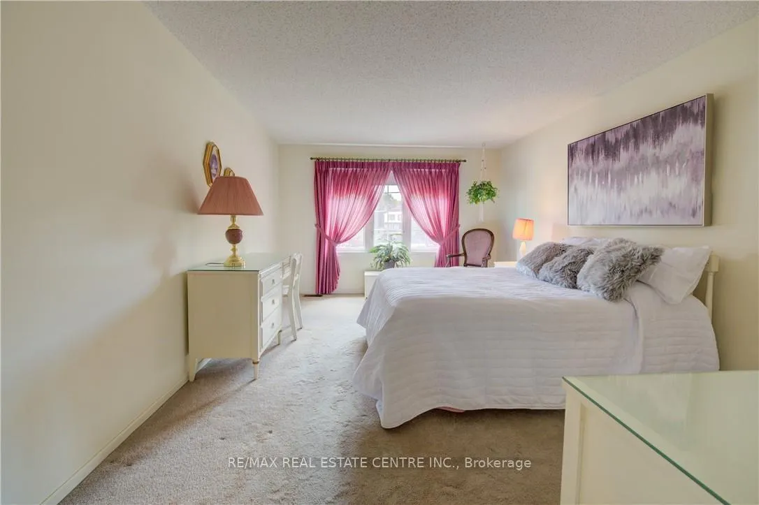 Photo 10 of Unit 4, 493 Beechwood Drive, Waterloo — HOMEH