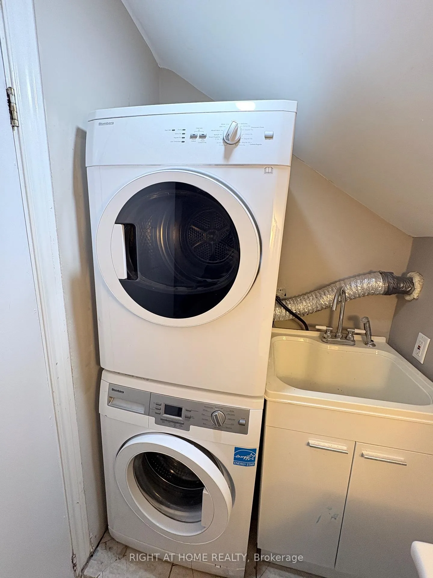 Photo 7 of Unit Upper, 94 Park Road S, Oshawa, Vanier — HOMEH
