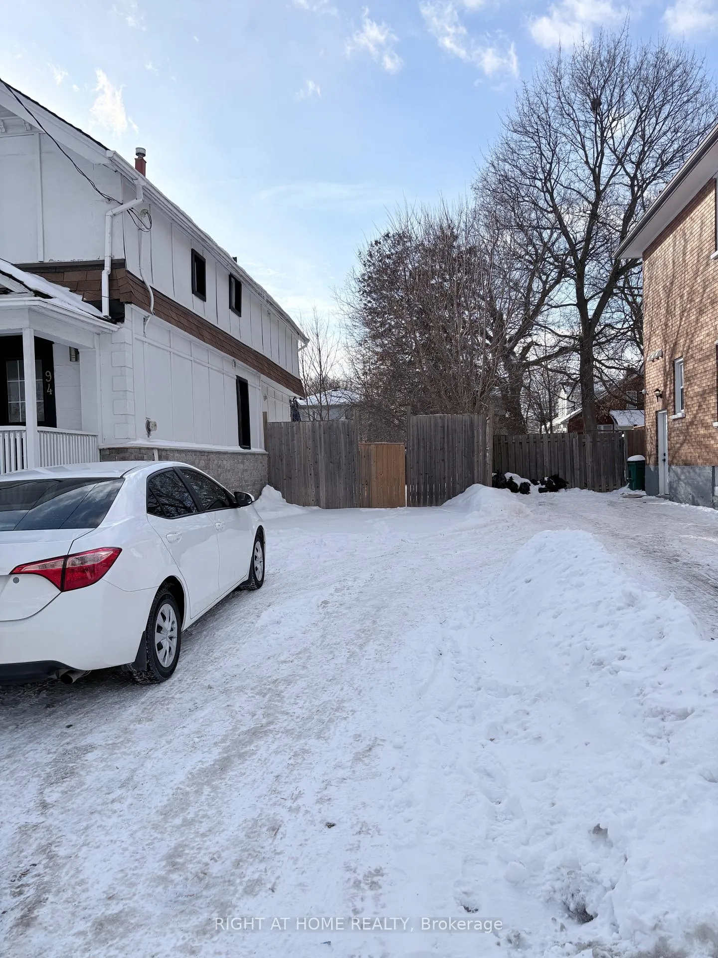Photo 12 of Unit Upper, 94 Park Road S, Oshawa, Vanier — HOMEH