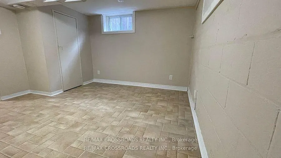 Photo 4 of 12 Royal Road, Aurora, Aurora Village — HOMEH