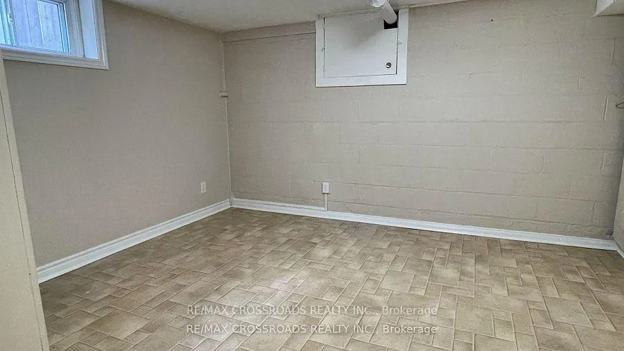 Photo 5 of 12 Royal Road, Aurora, Aurora Village — HOMEH