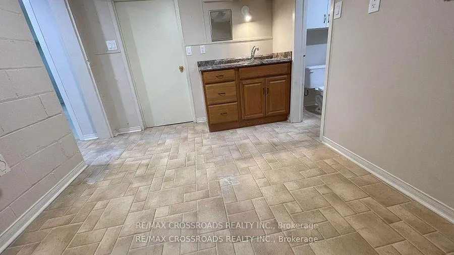Photo 6 of 12 Royal Road, Aurora, Aurora Village — HOMEH