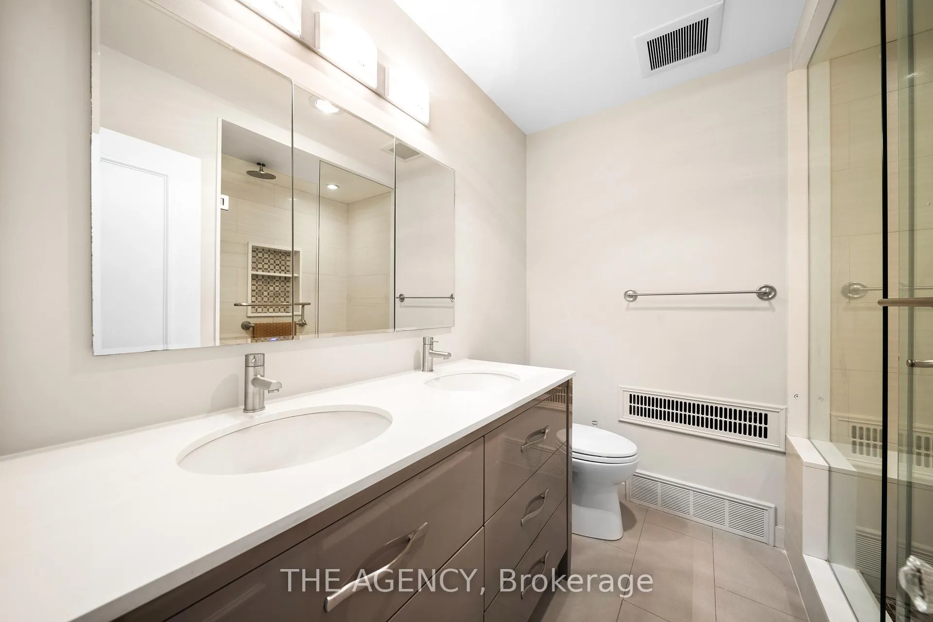 Photo 18 of 44 Elderwood Drive, Toronto, Forest Hill South — HOMEH
