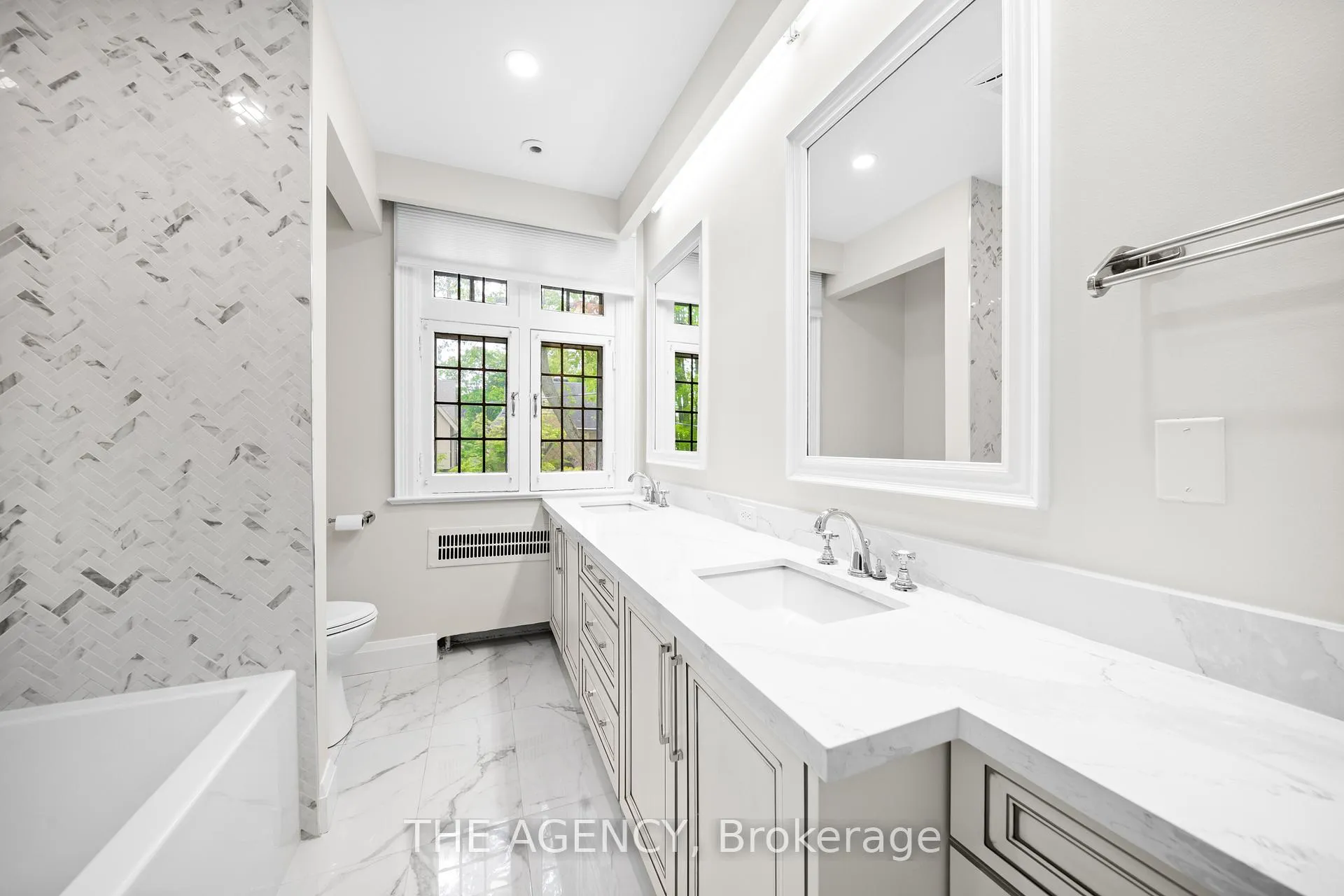 Photo 24 of 44 Elderwood Drive, Toronto, Forest Hill South — HOMEH