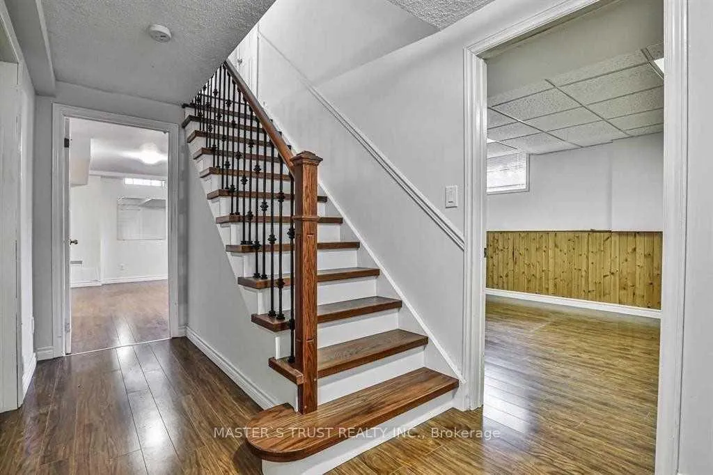Photo 20 of 92 Cavalry Trail, Markham, Buttonville — HOMEH