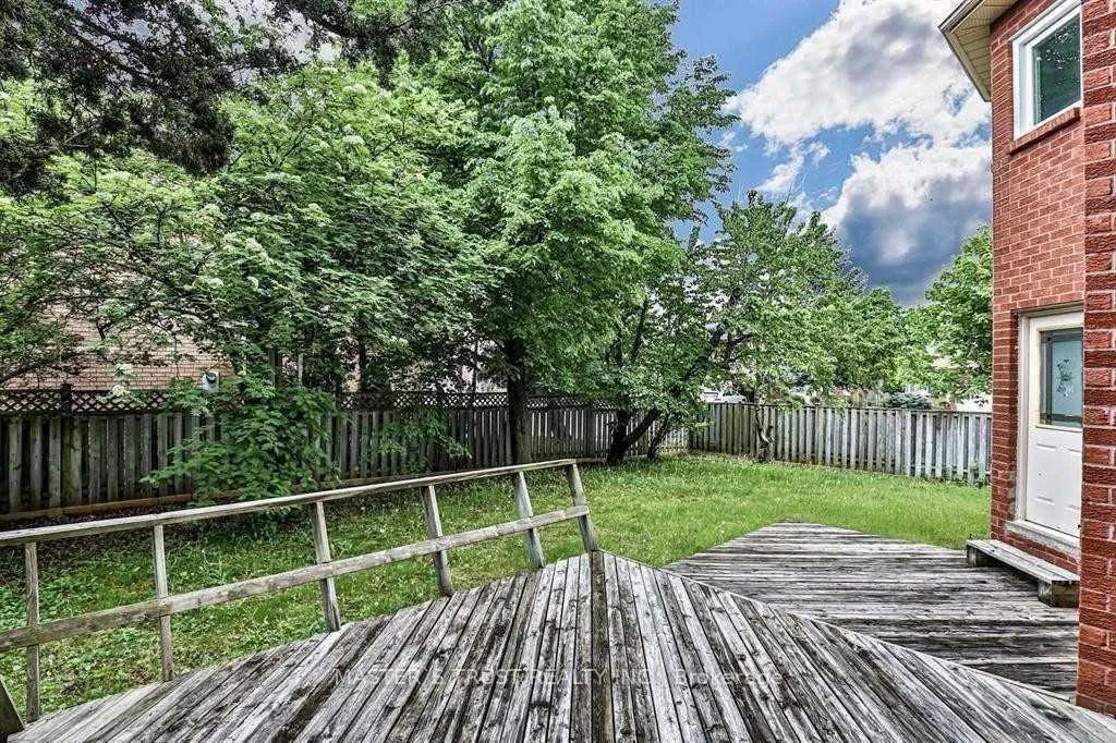 Photo 25 of 92 Cavalry Trail, Markham, Buttonville — HOMEH
