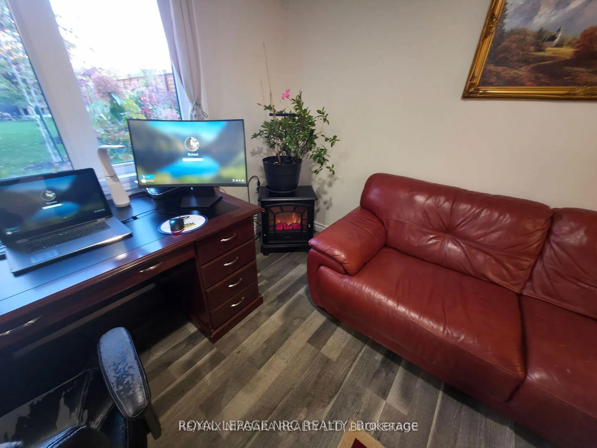 Photo 3 of 7879 Buckeye Crescent, Niagara Falls, Brown — HOMEH