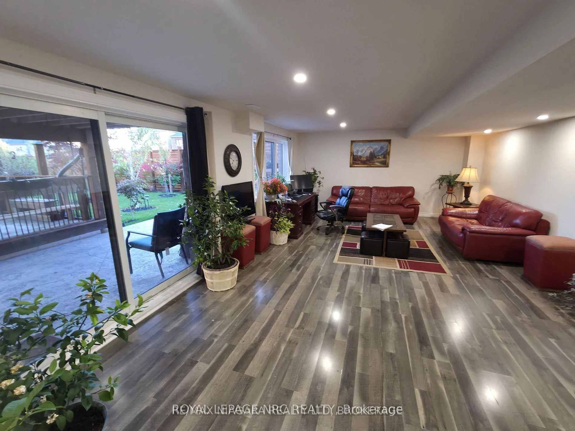 Photo 4 of 7879 Buckeye Crescent, Niagara Falls, Brown — HOMEH