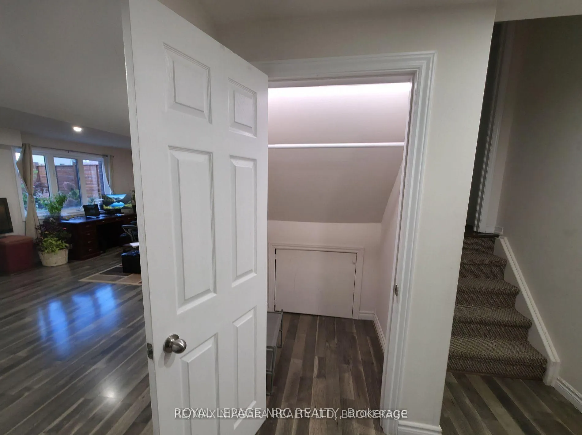 Photo 11 of 7879 Buckeye Crescent, Niagara Falls, Brown — HOMEH