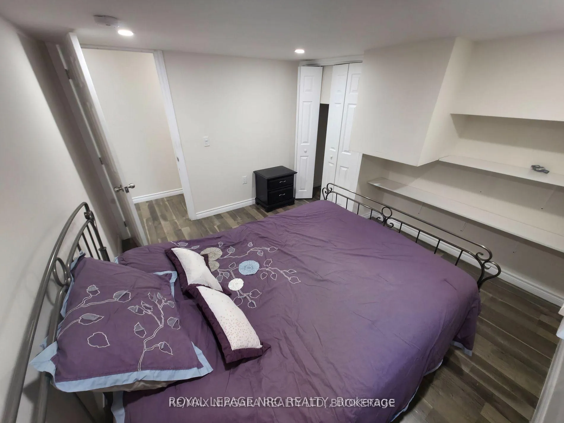 Photo 14 of 7879 Buckeye Crescent, Niagara Falls, Brown — HOMEH