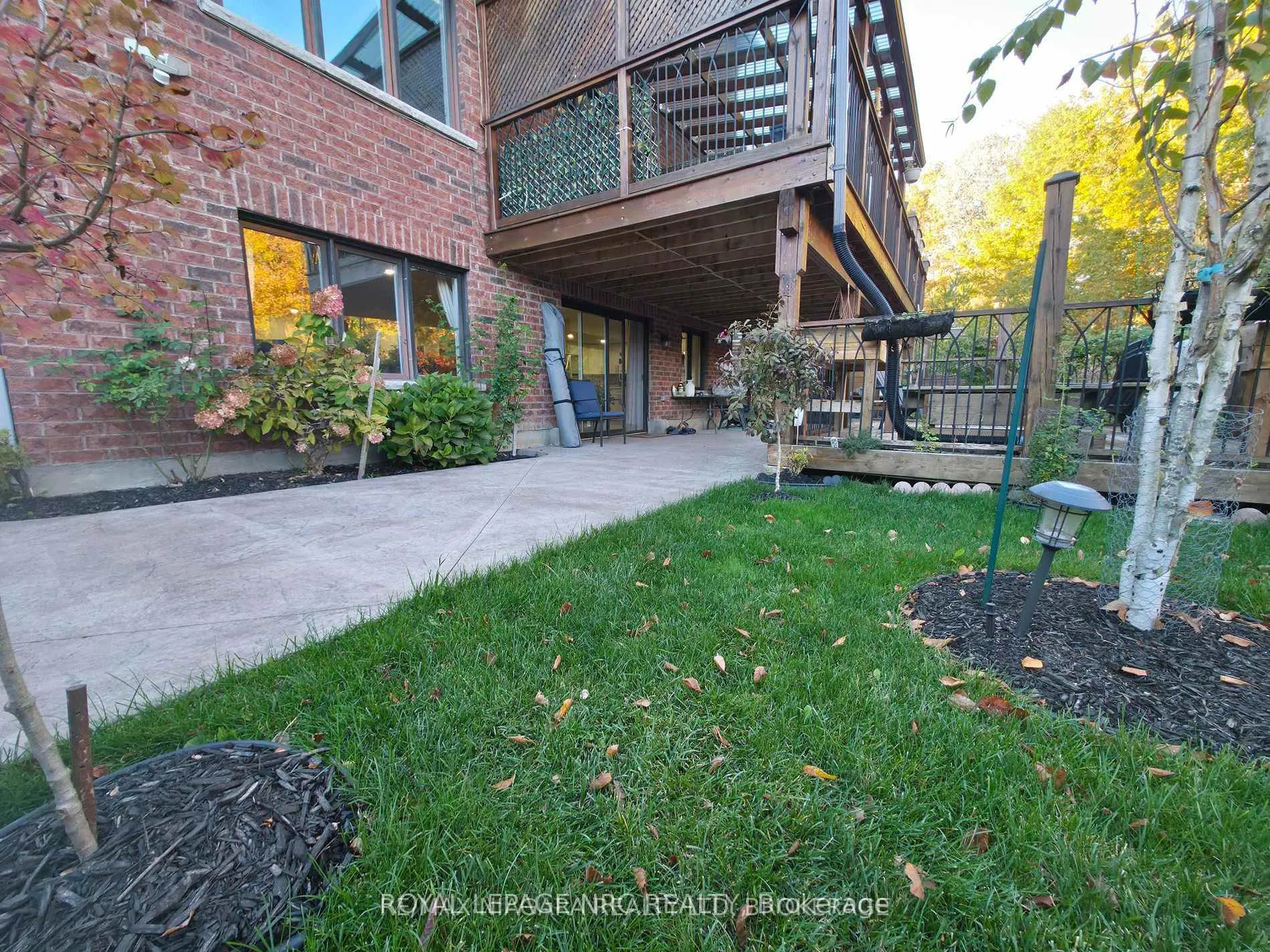 Photo 25 of 7879 Buckeye Crescent, Niagara Falls, Brown — HOMEH