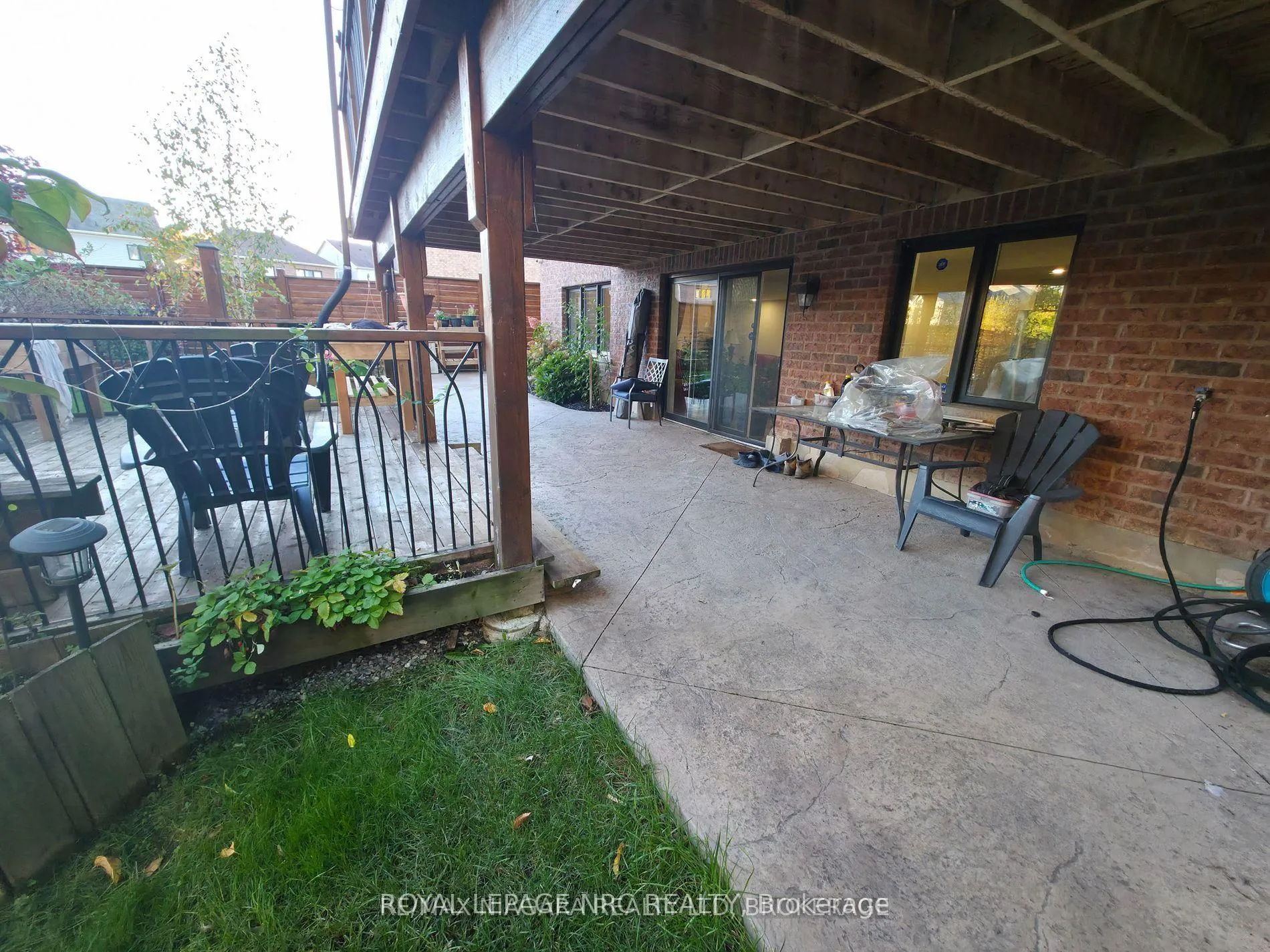 Photo 28 of 7879 Buckeye Crescent, Niagara Falls, Brown — HOMEH
