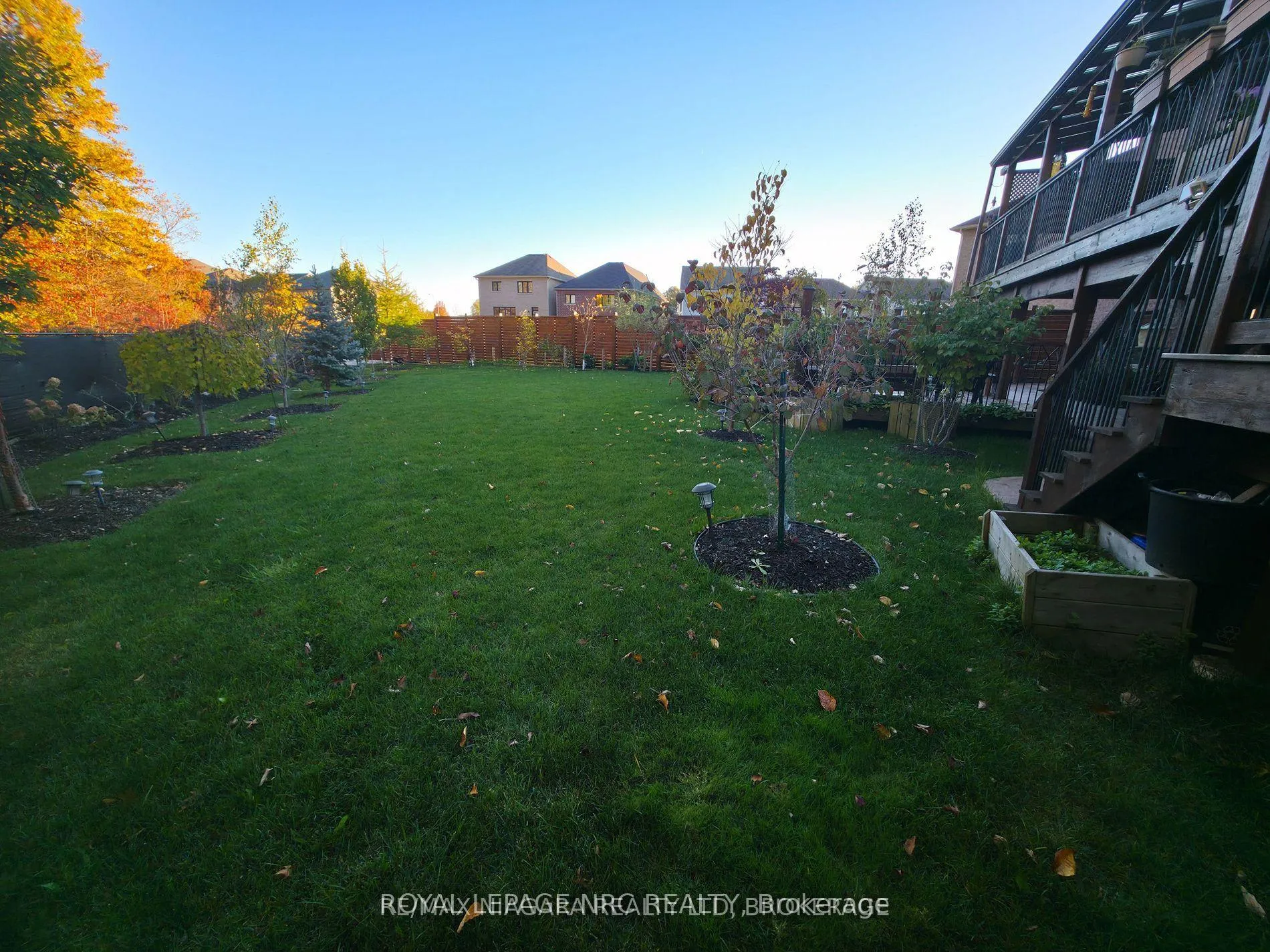 Photo 33 of 7879 Buckeye Crescent, Niagara Falls, Brown — HOMEH