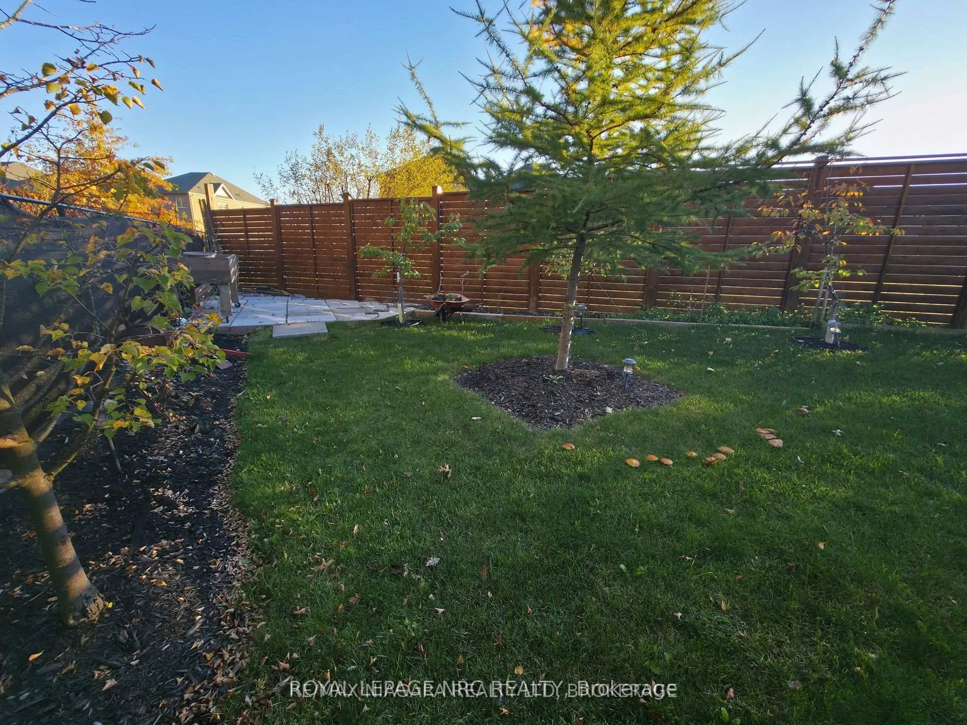 Photo 34 of 7879 Buckeye Crescent, Niagara Falls, Brown — HOMEH