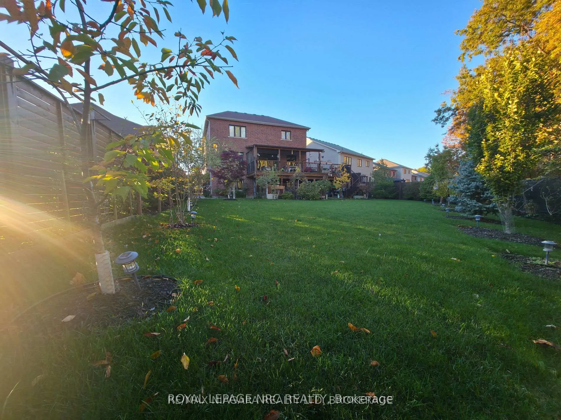 Photo 36 of 7879 Buckeye Crescent, Niagara Falls, Brown — HOMEH