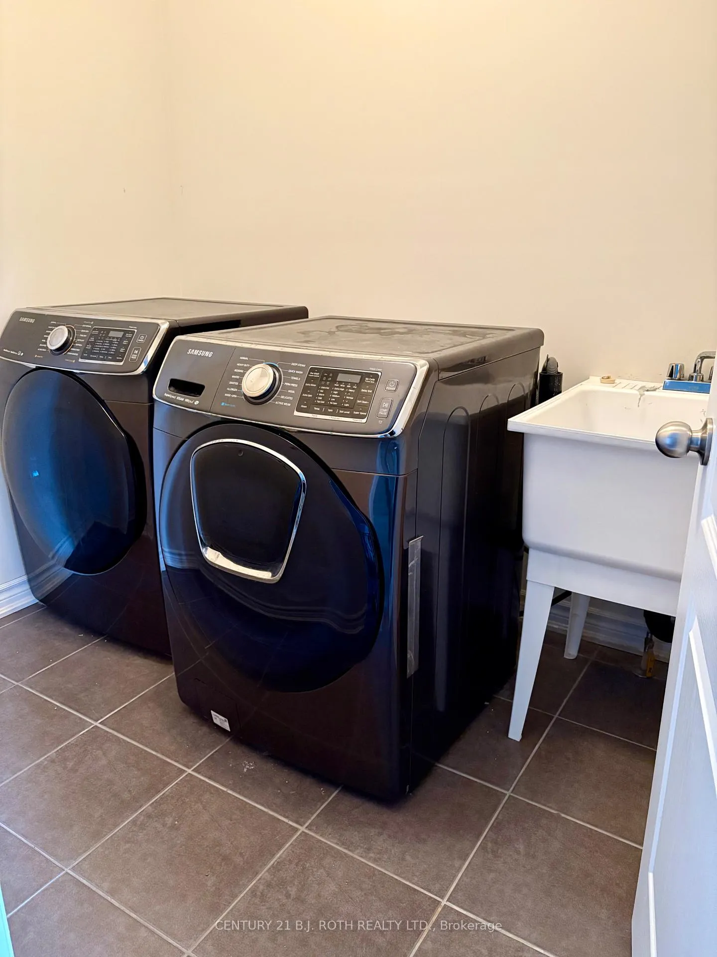 Photo 21 of 61 decarolis Crescent, Essa, Angus — HOMEH