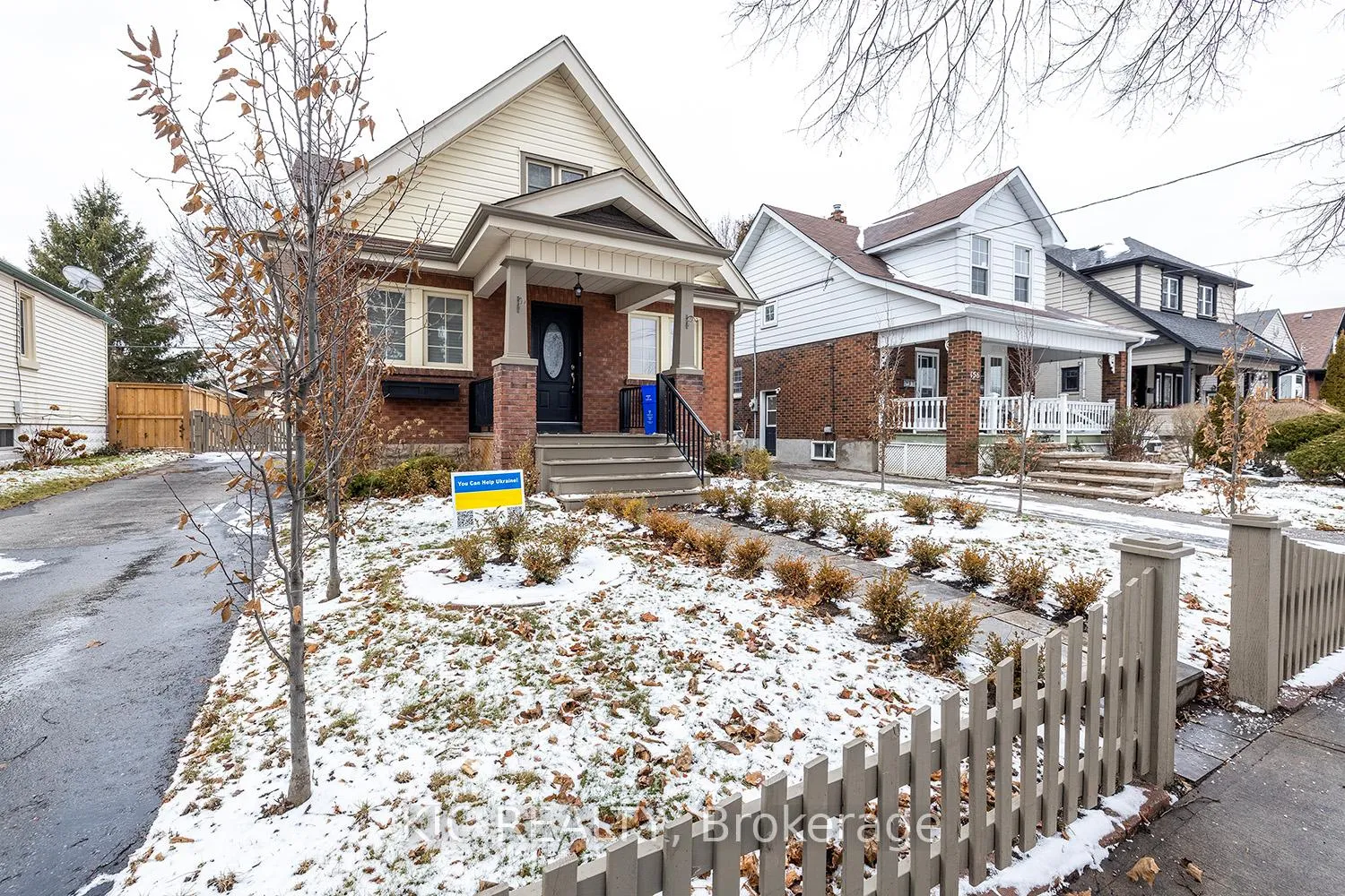 Photo 3 of 154 Roxborough Avenue, Oshawa, O'Neill — HOMEH