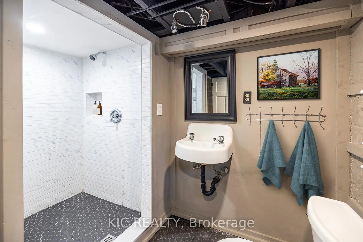 Photo 25 of 154 Roxborough Avenue, Oshawa, O'Neill — HOMEH