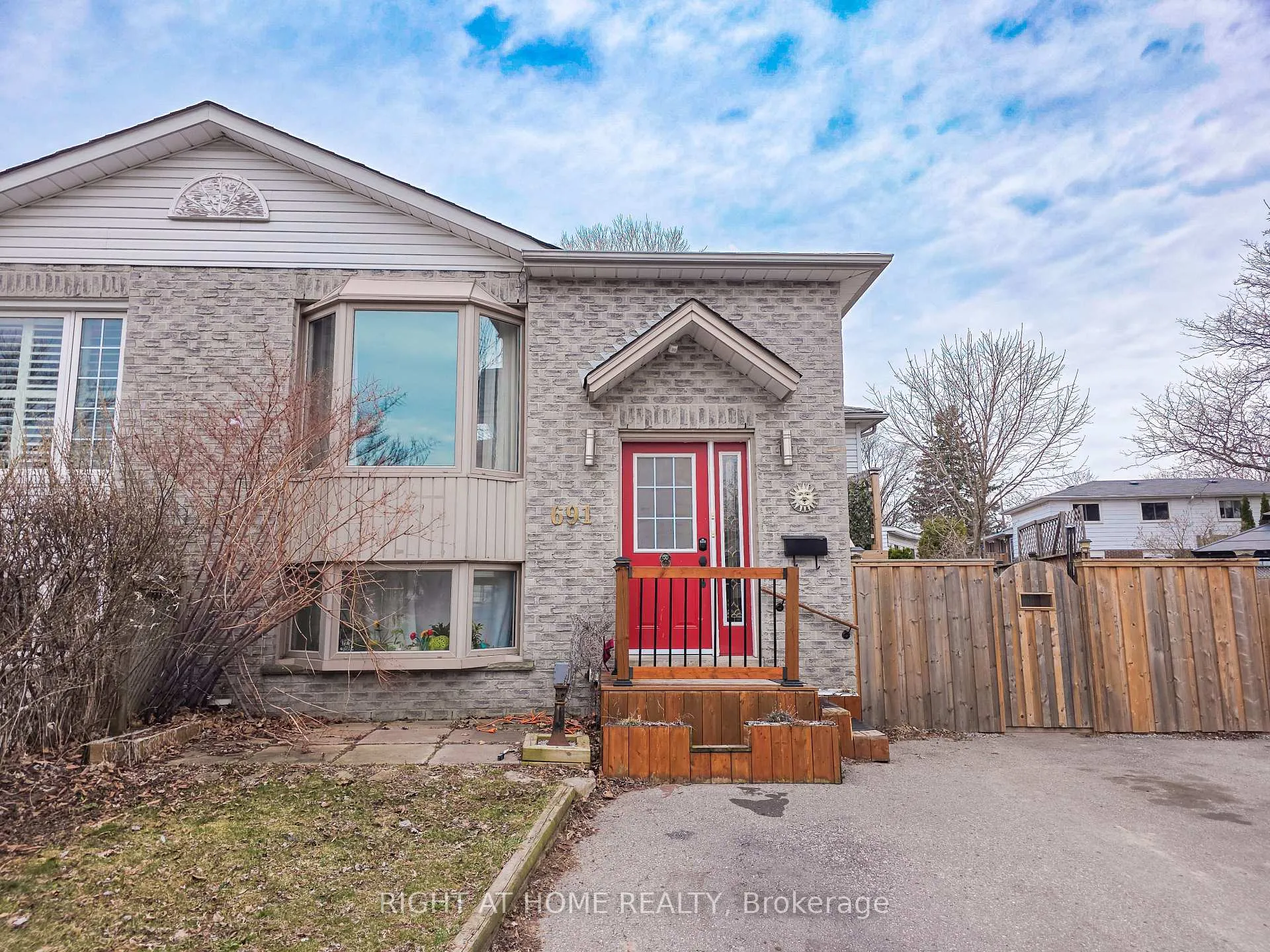 Front of 691 Frobisher Court
