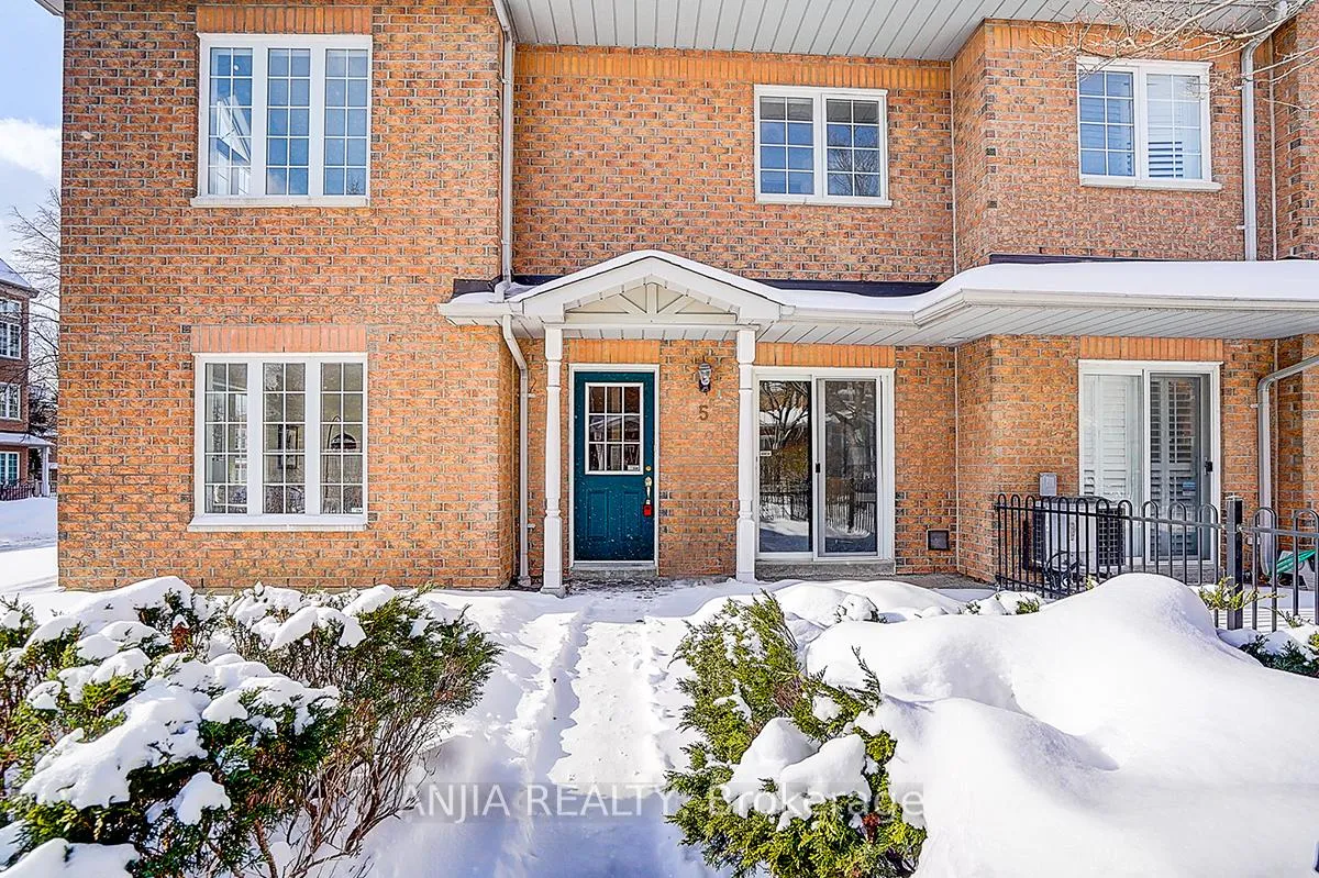 Photo 2 of Unit 5, 16 St Moritz Way, Markham, Unionville — HOMEH