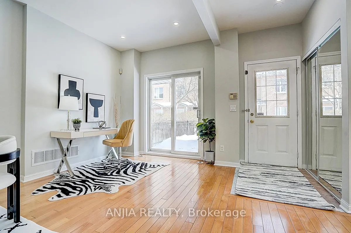 Photo 3 of Unit 5, 16 St Moritz Way, Markham, Unionville — HOMEH