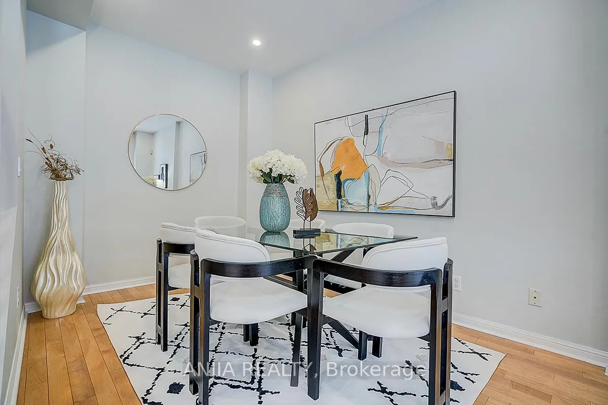 Photo 5 of Unit 5, 16 St Moritz Way, Markham, Unionville — HOMEH
