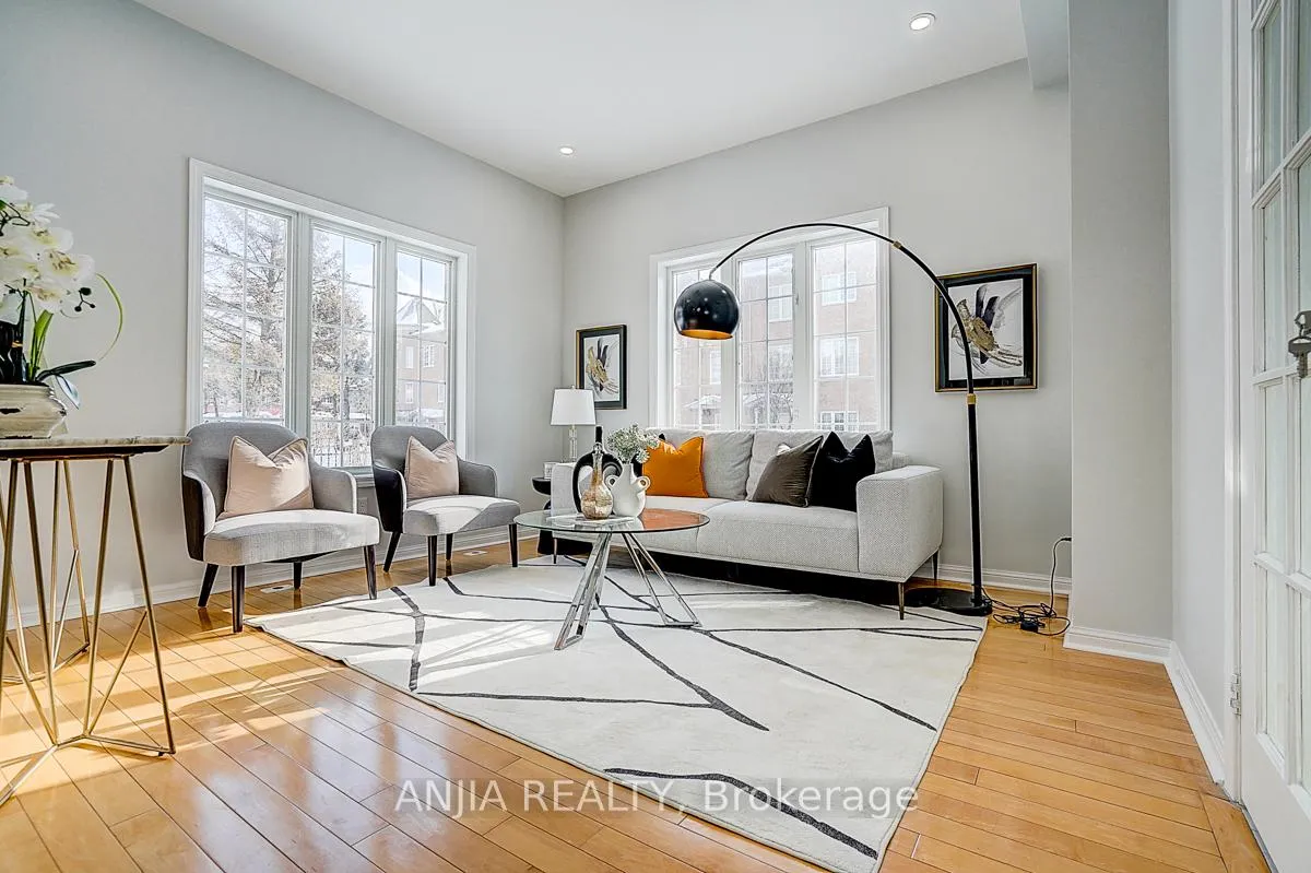 Photo 6 of Unit 5, 16 St Moritz Way, Markham, Unionville — HOMEH