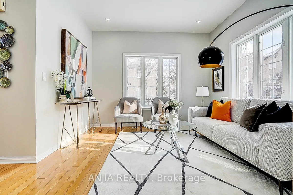 Photo 7 of Unit 5, 16 St Moritz Way, Markham, Unionville — HOMEH