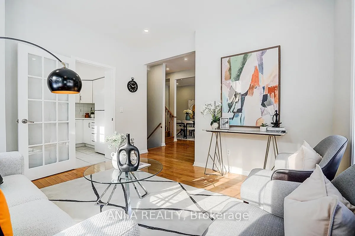 Photo 8 of Unit 5, 16 St Moritz Way, Markham, Unionville — HOMEH