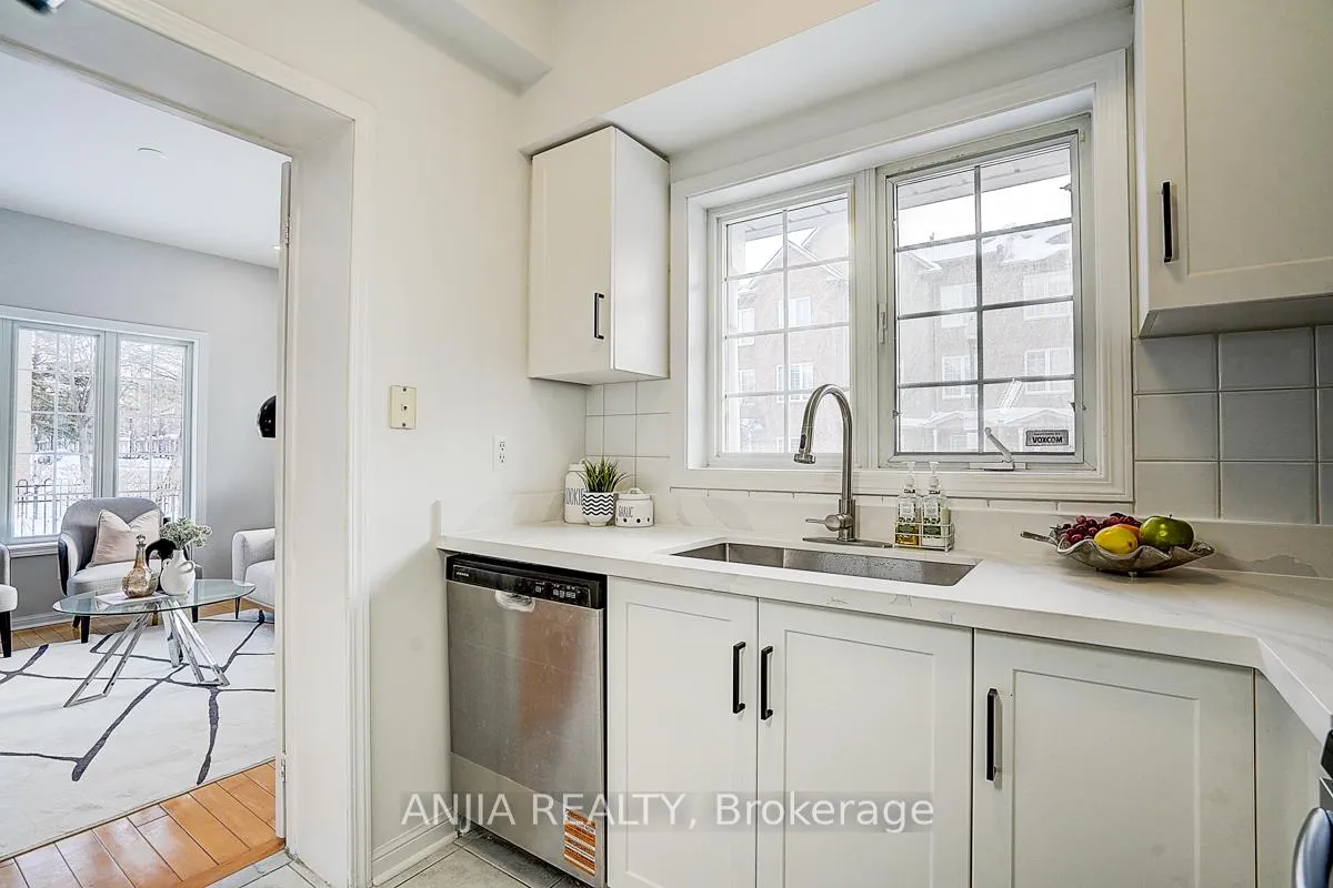 Photo 10 of Unit 5, 16 St Moritz Way, Markham, Unionville — HOMEH
