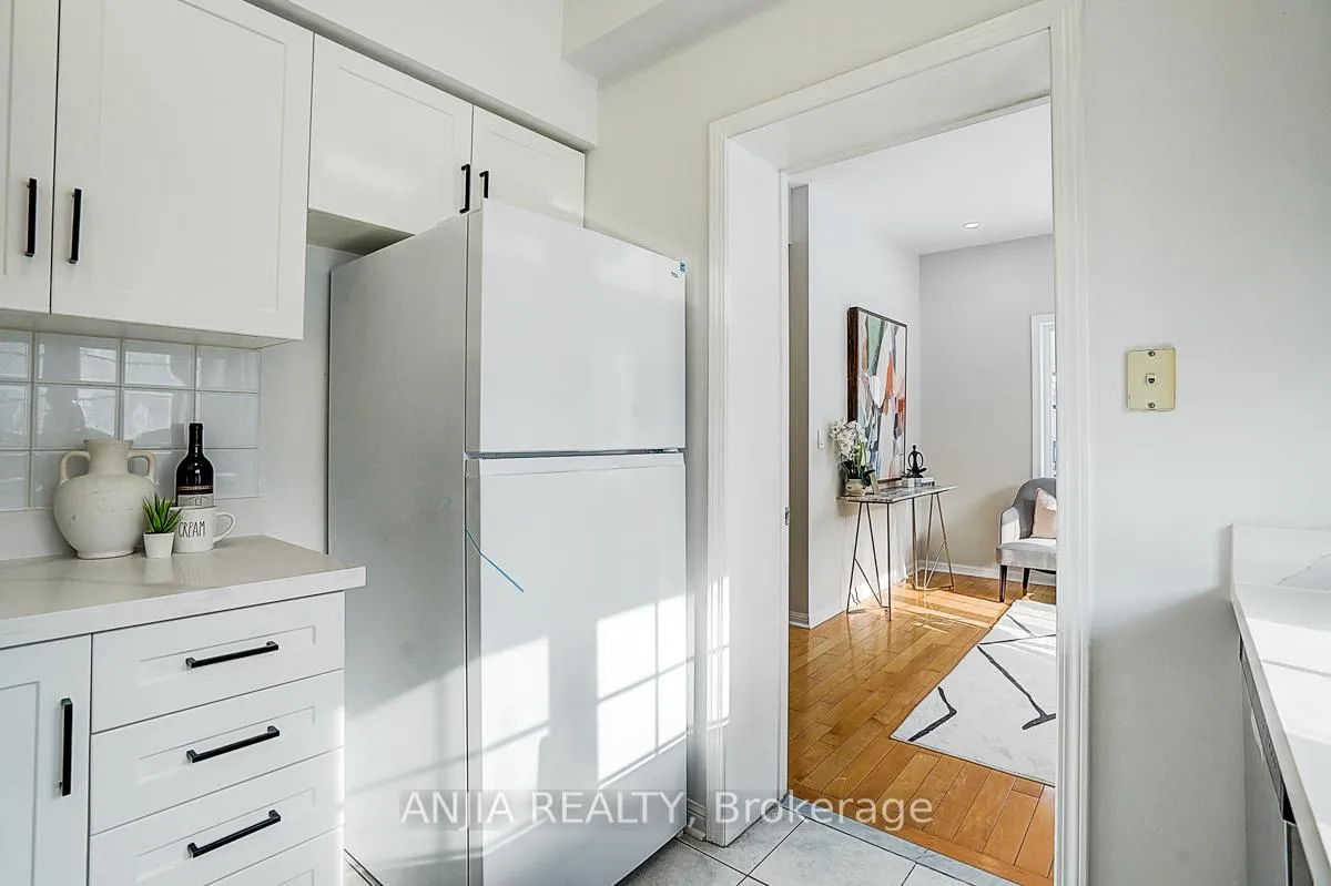 Photo 11 of Unit 5, 16 St Moritz Way, Markham, Unionville — HOMEH