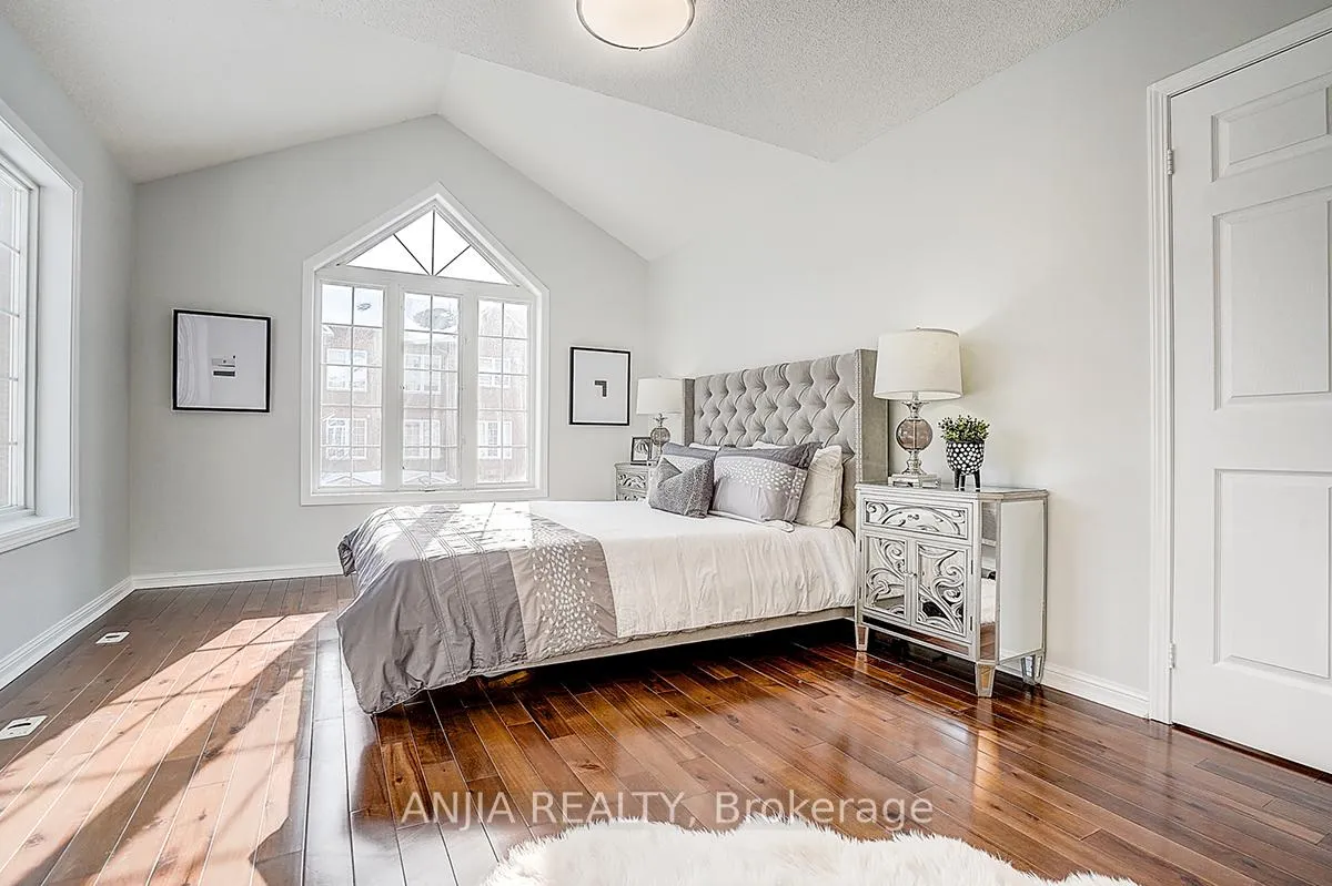 Photo 15 of Unit 5, 16 St Moritz Way, Markham, Unionville — HOMEH