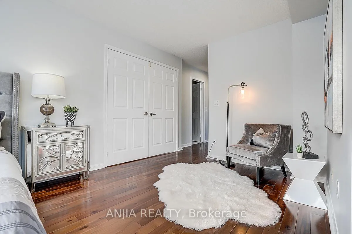 Photo 16 of Unit 5, 16 St Moritz Way, Markham, Unionville — HOMEH