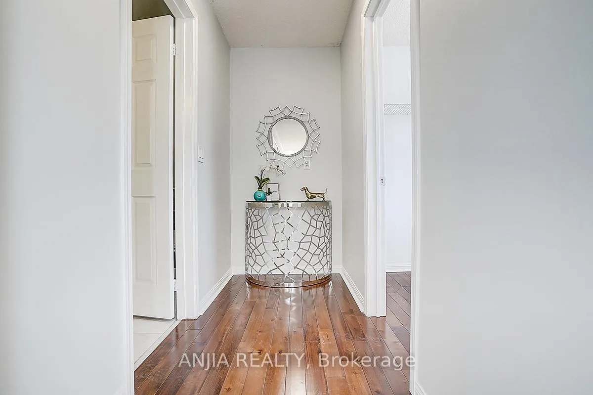 Photo 17 of Unit 5, 16 St Moritz Way, Markham, Unionville — HOMEH