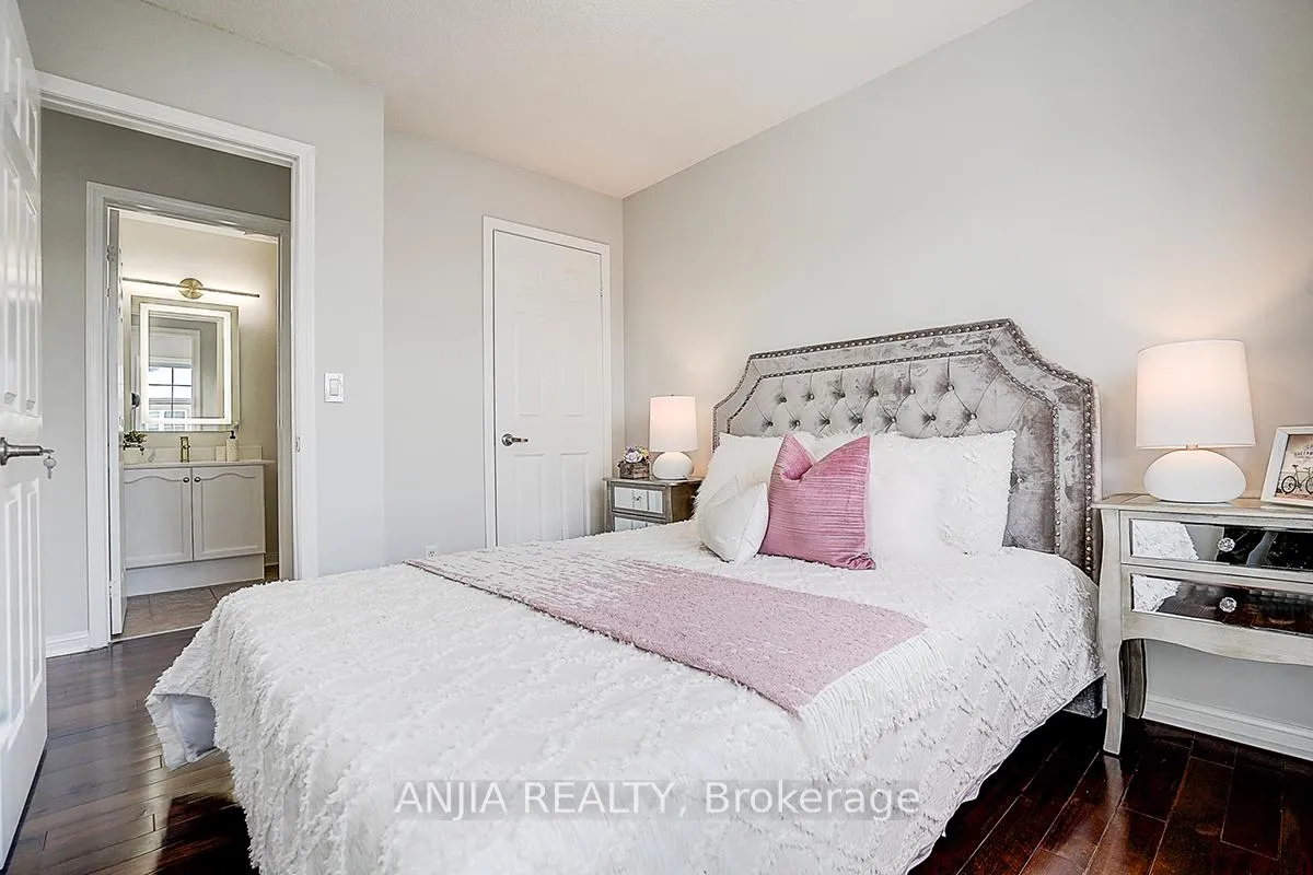 Photo 22 of Unit 5, 16 St Moritz Way, Markham, Unionville — HOMEH