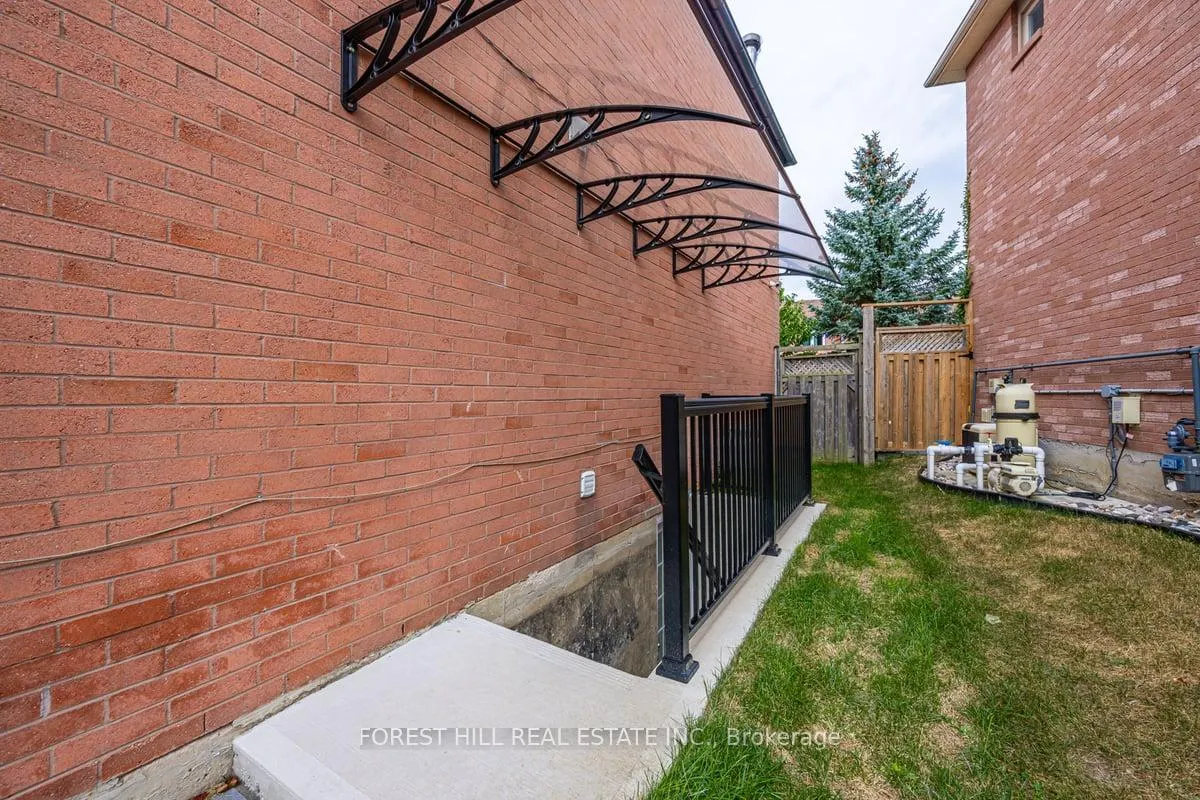 Photo 3 of Unit Bsmt, 16 Willcocks Crescent, Ajax, Central — HOMEH