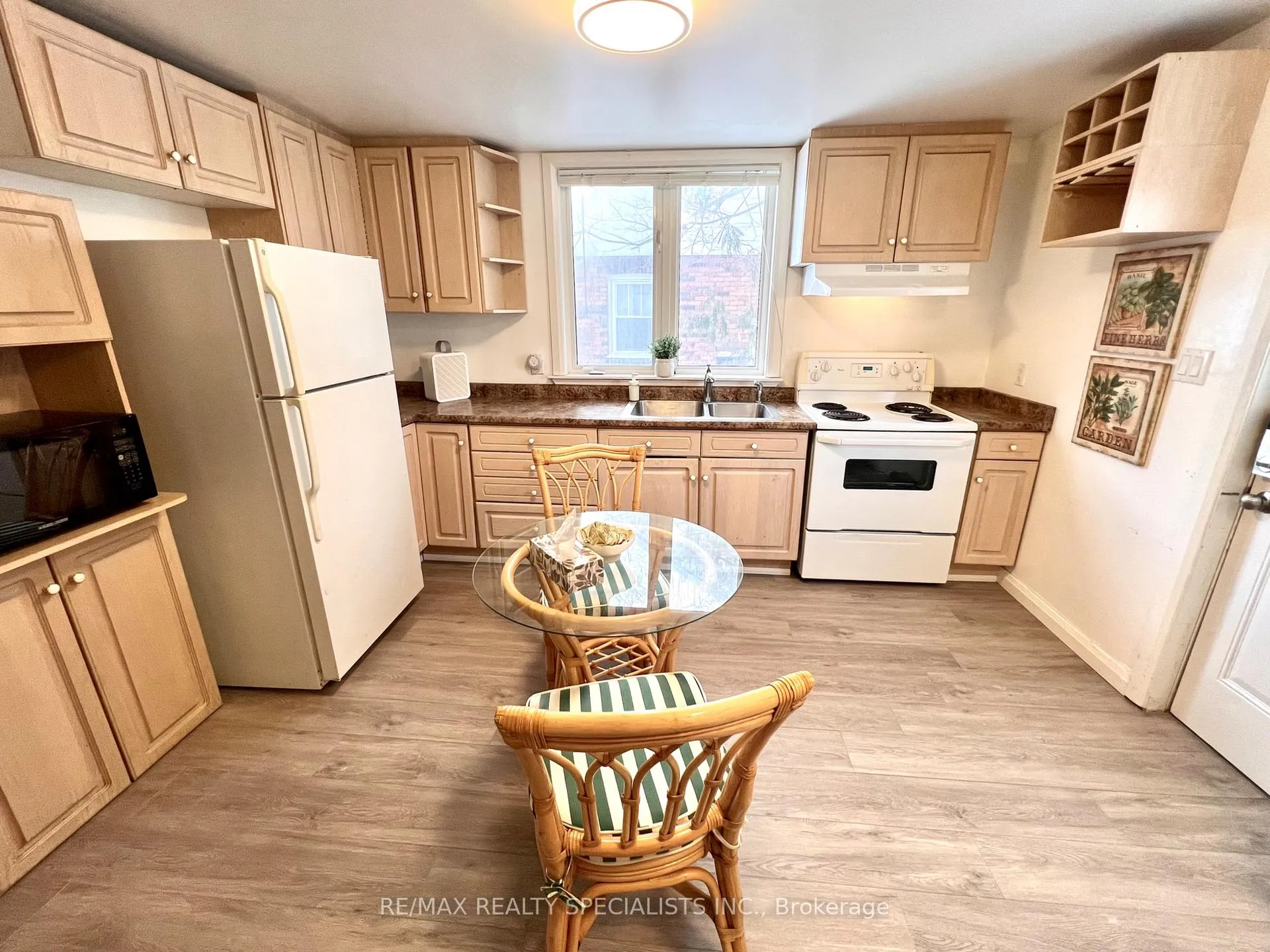 Photo 6 of Unit 2, 32 Penetang Street, Barrie, Codrington — HOMEH