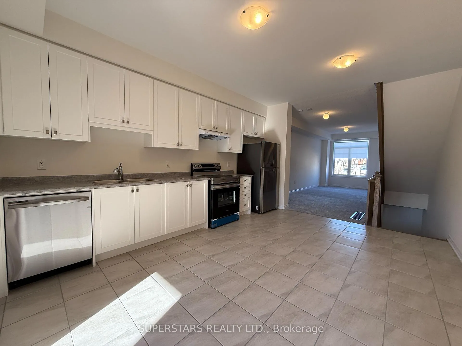 Photo 8 of 929 Crowsnest Hollow, Pickering, Rural Pickering — HOMEH
